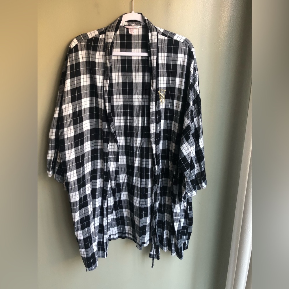Victoria's Secret plaid kimono-style Lounge Robe Black White Size: XL/ XXL